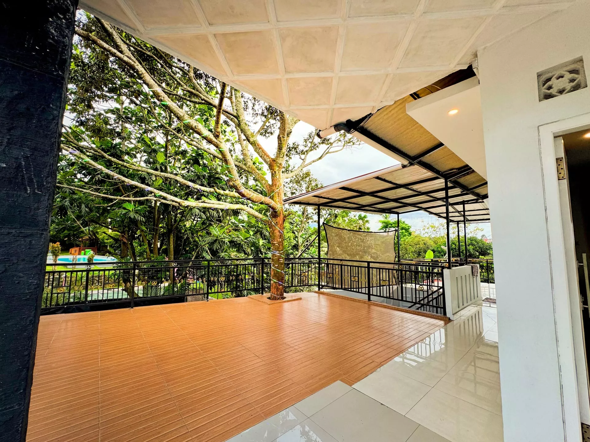 Villa Albi sorotan 11