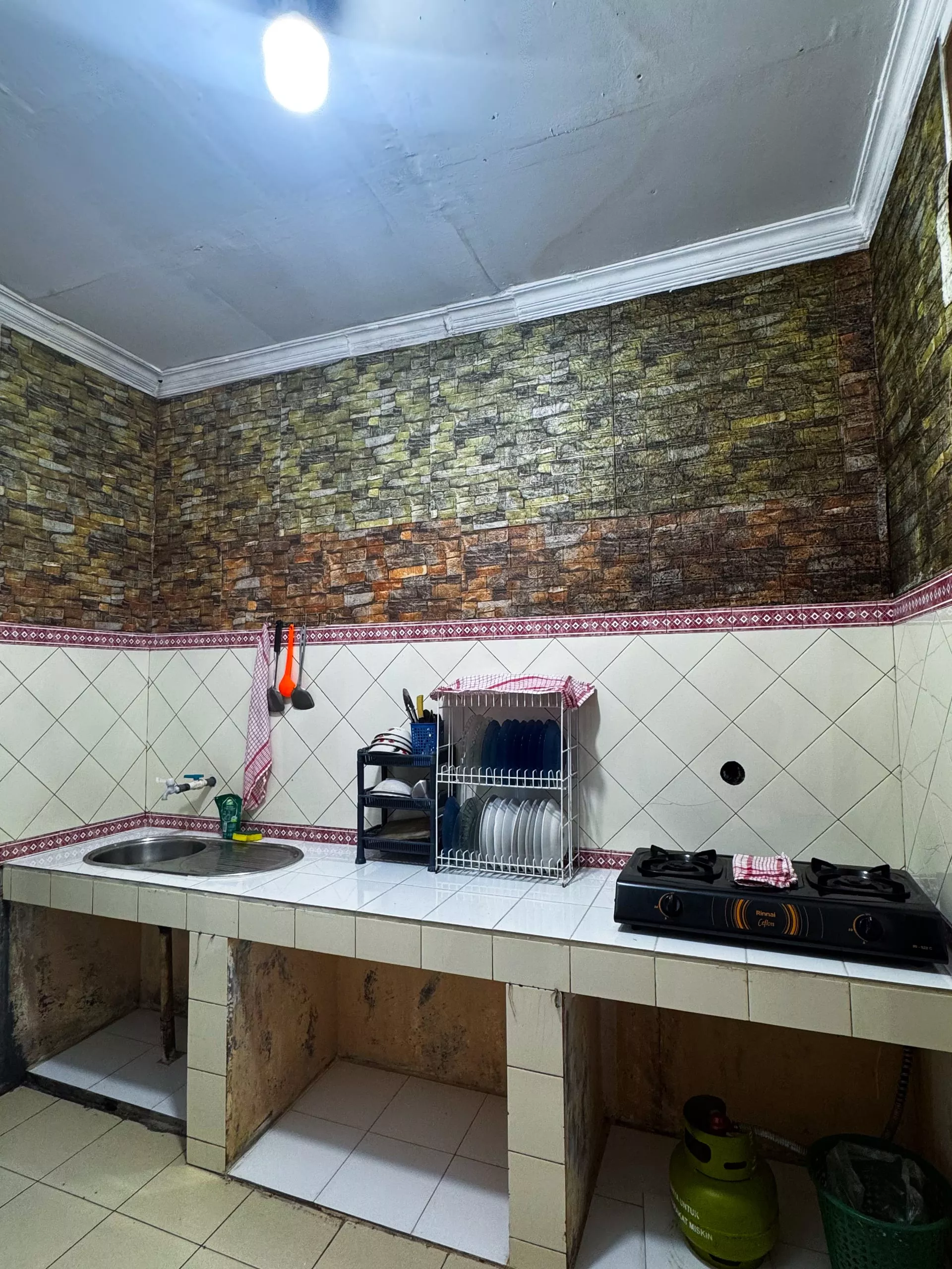 Villa Cemara sorotan 10